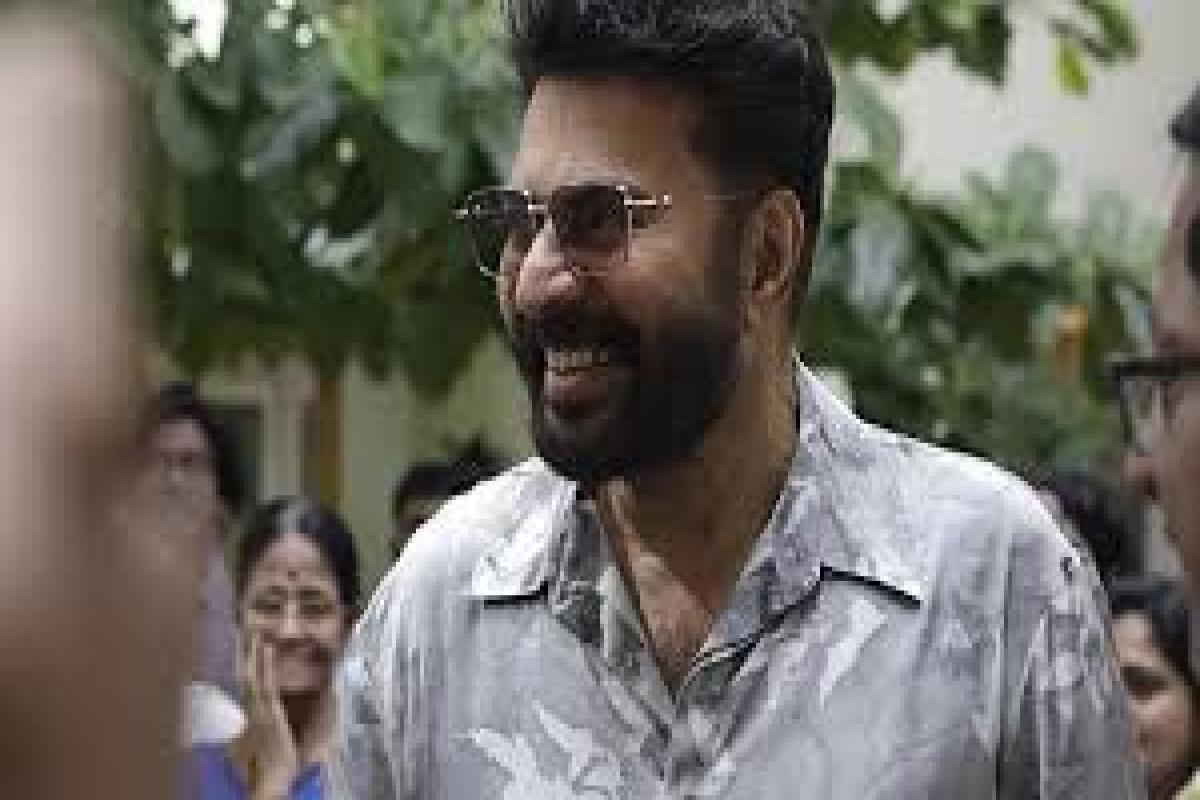 "സുന്ദരിക്കോഴിക്ക് എന്തുപറ്റിയെന്ന ആശങ്കയായിരുന്നു എനിക്ക്, ഒരു കറുത്ത പട്ടിയെ സംശയമുണ്ടായിരുന്നു": മമ്മൂട്ടിയുടെ മിനിക്കഥ