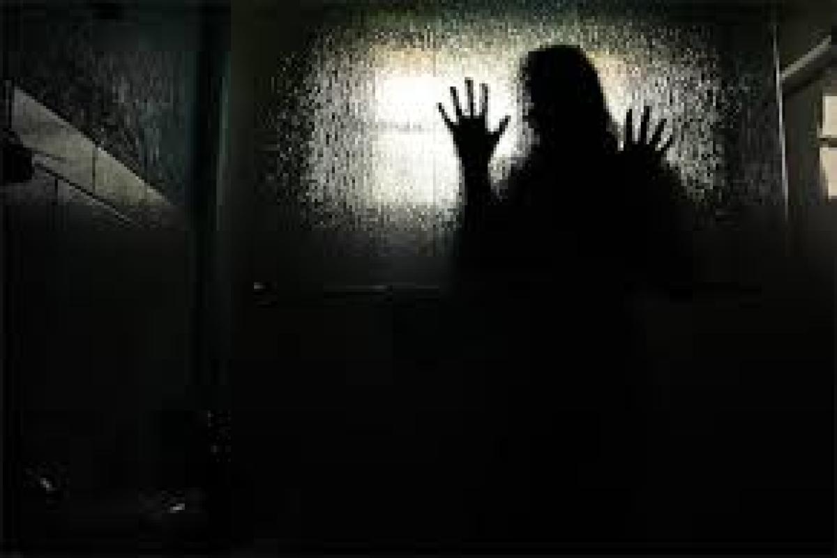 The Rise of "Dark Showering": Why Gen Z is Bathing in the Shadows