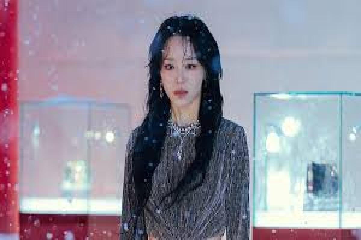 പകിട്ടുള്ള ലോകത്തെ പൊള്ളുന്ന സത്യങ്ങൾ: 'ദി ആർട്ട് ഓഫ് സാറ'